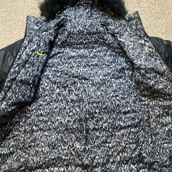 Reversible Nike women’s jacket with fur hood - Picture 2 of 4
